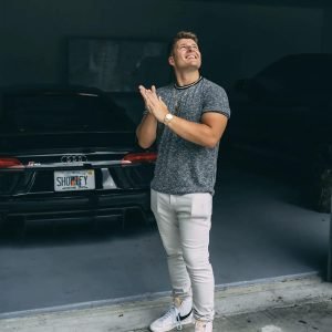 Justin Woll: Exploring the Entrepreneurial Journey Behind Beyond Six Figures